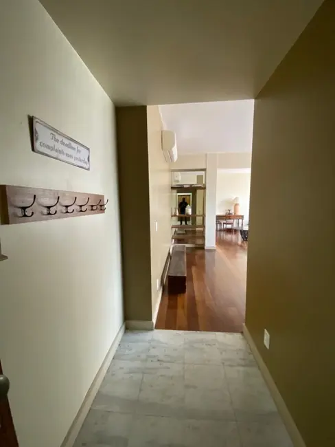 Apartamento com 3 quartos à venda, 140m2 em Centro Histórico, Porto Alegre - RS - imagem 5 Foto 5 de Apartamento com 3 quartos à venda, 140m2 em Centro Histórico, Porto Alegre - RS