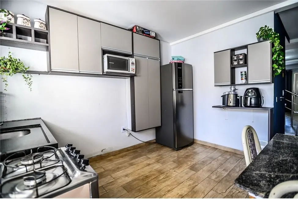 Casa com 2 quartos à venda, 100m2 em Jardim Itu, Porto Alegre - RS - imagem 7 Foto 7 de Casa com 2 quartos à venda, 100m2 em Jardim Itu, Porto Alegre - RS