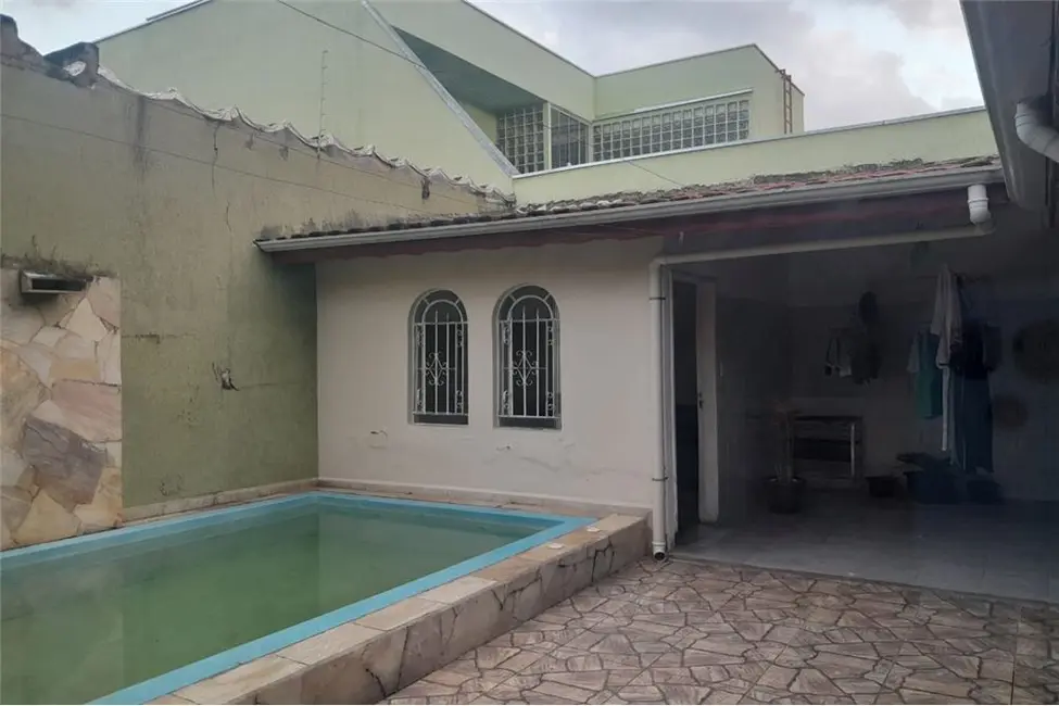 Foto 4 de Casa com 6 quartos à venda, 208m2 em Tremembe - SP