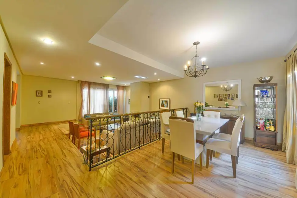 Casa com 3 quartos à venda, 250m2 em Medianeira, Porto Alegre - RS - imagem 5 Foto 5 de Casa com 3 quartos à venda, 250m2 em Medianeira, Porto Alegre - RS