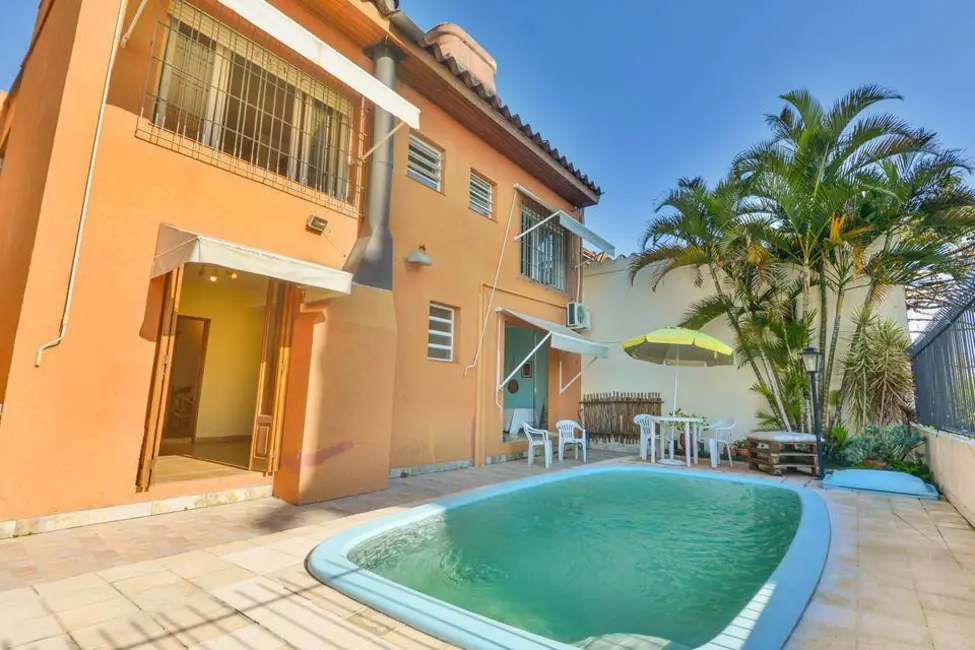 Casa com 3 quartos à venda, 250m2 em Medianeira, Porto Alegre - RS - imagem 3 Foto 3 de Casa com 3 quartos à venda, 250m2 em Medianeira, Porto Alegre - RS