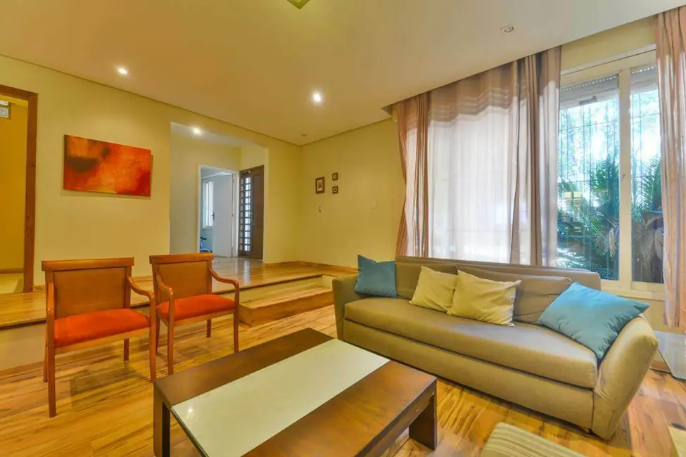 Casa com 3 quartos à venda, 250m2 em Medianeira, Porto Alegre - RS - imagem 8 Foto 8 de Casa com 3 quartos à venda, 250m2 em Medianeira, Porto Alegre - RS