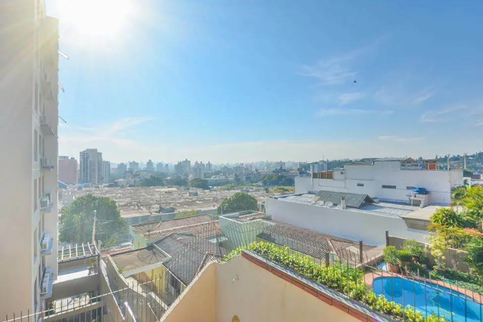 Casa com 3 quartos à venda, 250m2 em Medianeira, Porto Alegre - RS - imagem 2 Foto 2 de Casa com 3 quartos à venda, 250m2 em Medianeira, Porto Alegre - RS