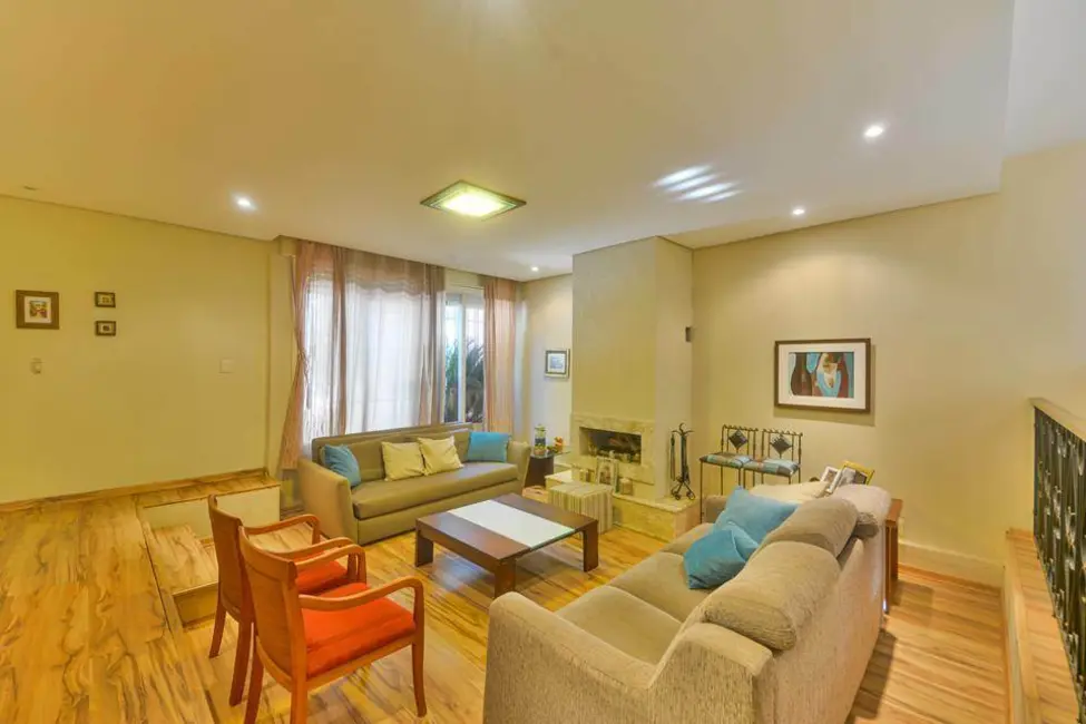 Casa com 3 quartos à venda, 250m2 em Medianeira, Porto Alegre - RS - imagem 7 Foto 7 de Casa com 3 quartos à venda, 250m2 em Medianeira, Porto Alegre - RS