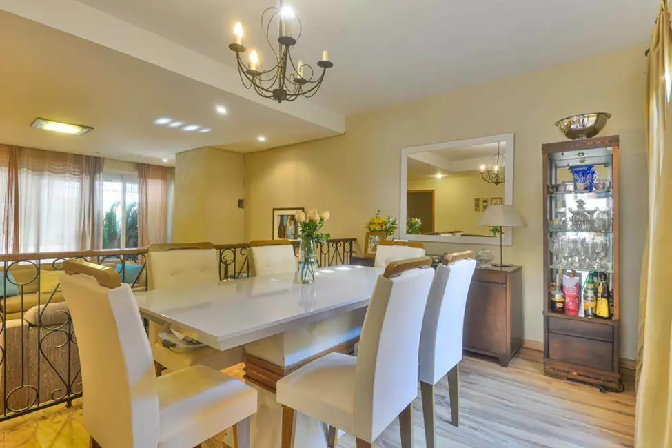 Casa com 3 quartos à venda, 250m2 em Medianeira, Porto Alegre - RS - imagem 9 Foto 9 de Casa com 3 quartos à venda, 250m2 em Medianeira, Porto Alegre - RS