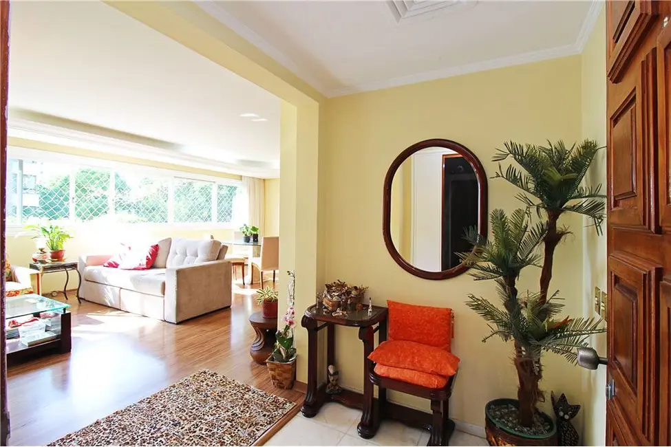 Apartamento com 3 quartos à venda, 151m2 em Rio Branco, Porto Alegre - RS - imagem 4 Foto 4 de Apartamento com 3 quartos à venda, 151m2 em Rio Branco, Porto Alegre - RS