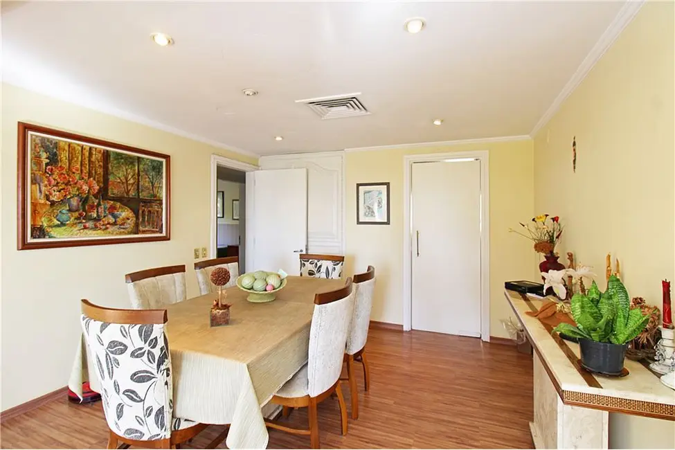 Apartamento com 3 quartos à venda, 151m2 em Rio Branco, Porto Alegre - RS - imagem 9 Foto 9 de Apartamento com 3 quartos à venda, 151m2 em Rio Branco, Porto Alegre - RS