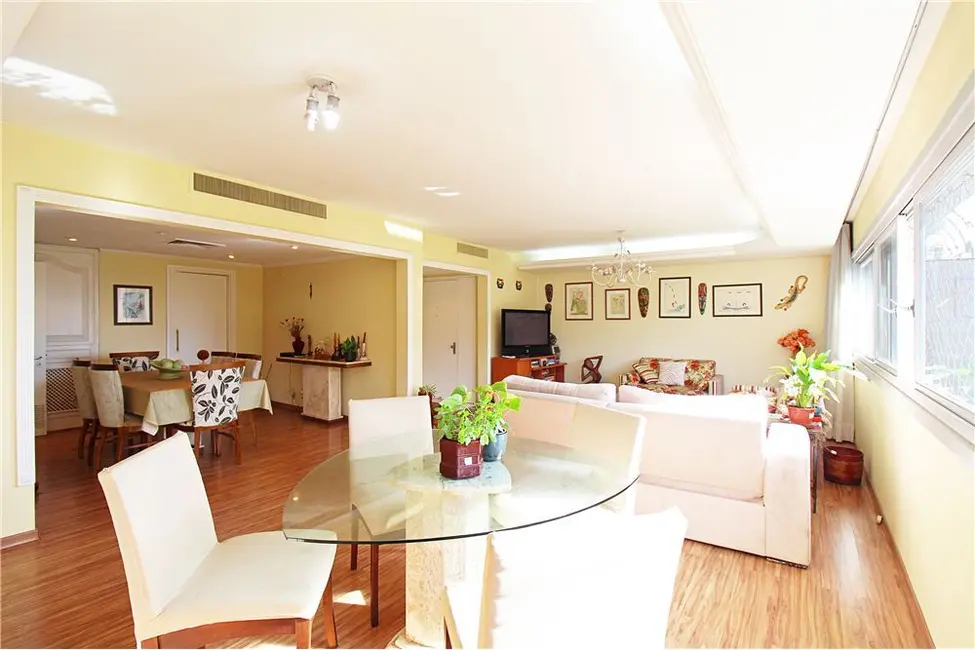 Apartamento com 3 quartos à venda, 151m2 em Rio Branco, Porto Alegre - RS - imagem 7 Foto 7 de Apartamento com 3 quartos à venda, 151m2 em Rio Branco, Porto Alegre - RS