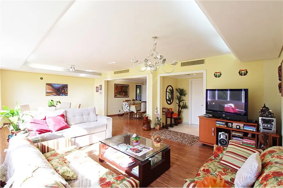 Apartamento com 3 quartos à venda, 151m2 em Rio Branco, Porto Alegre - RS - imagem 6 Foto 6 de Apartamento com 3 quartos à venda, 151m2 em Rio Branco, Porto Alegre - RS
