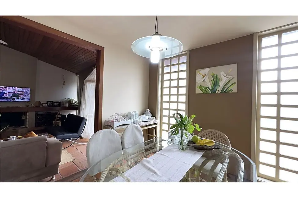 Casa com 3 quartos à venda, 300m2 em Passo da Areia, Porto Alegre - RS - imagem 4 Foto 4 de Casa com 3 quartos à venda, 300m2 em Passo da Areia, Porto Alegre - RS