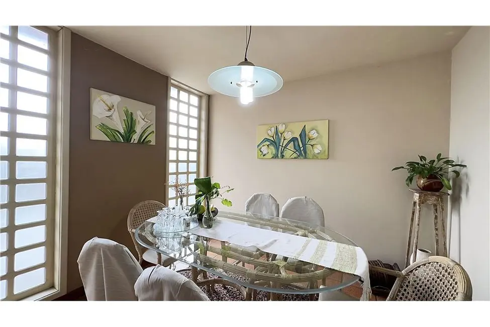 Casa com 3 quartos à venda, 300m2 em Passo da Areia, Porto Alegre - RS - imagem 3 Foto 3 de Casa com 3 quartos à venda, 300m2 em Passo da Areia, Porto Alegre - RS