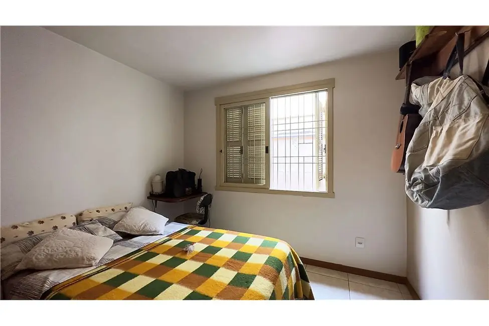 Casa com 3 quartos à venda, 300m2 em Passo da Areia, Porto Alegre - RS - imagem 9 Foto 9 de Casa com 3 quartos à venda, 300m2 em Passo da Areia, Porto Alegre - RS
