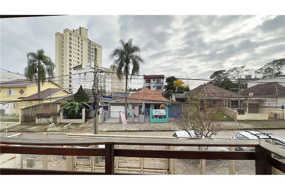 Casa com 3 quartos à venda, 300m2 em Passo da Areia, Porto Alegre - RS - imagem 8 Foto 8 de Casa com 3 quartos à venda, 300m2 em Passo da Areia, Porto Alegre - RS