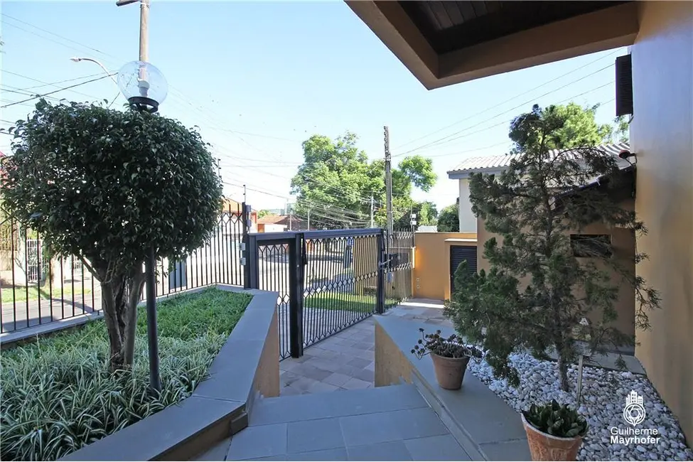 Foto 2 de Casa com 5 quartos à venda, 275m2 em Glória, Porto Alegre - RS