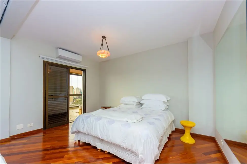 Apartamento com 3 quartos à venda, 151m2 em Vila Nova Conceição, São Paulo - SP - imagem 3 Foto 3 de Apartamento com 3 quartos à venda, 151m2 em Vila Nova Conceição, São Paulo - SP