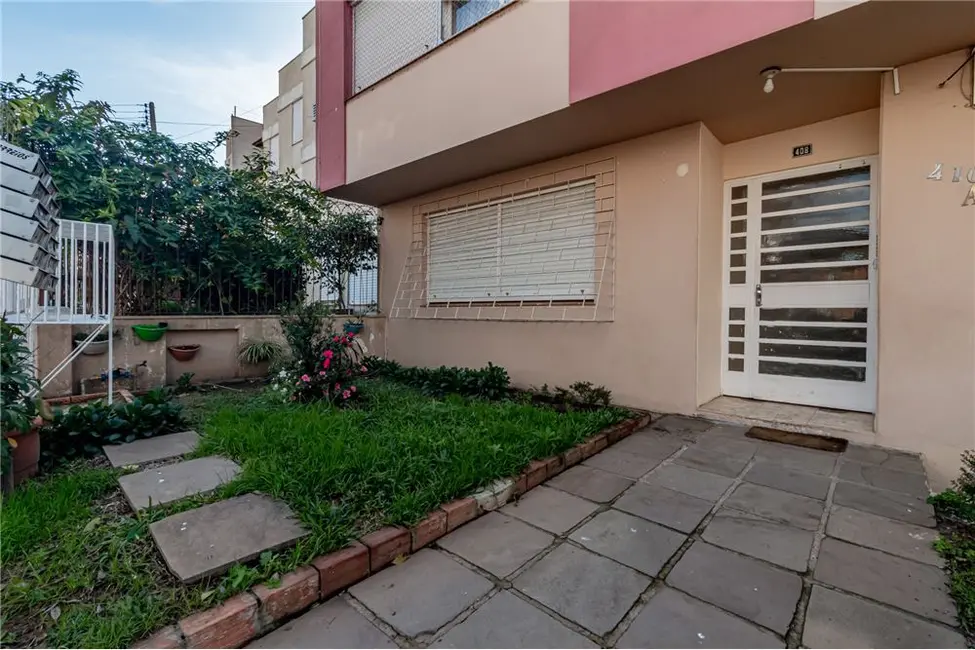 Foto 2 de Apartamento com 1 quarto à venda, 35m2 em Passo da Areia, Porto Alegre - RS
