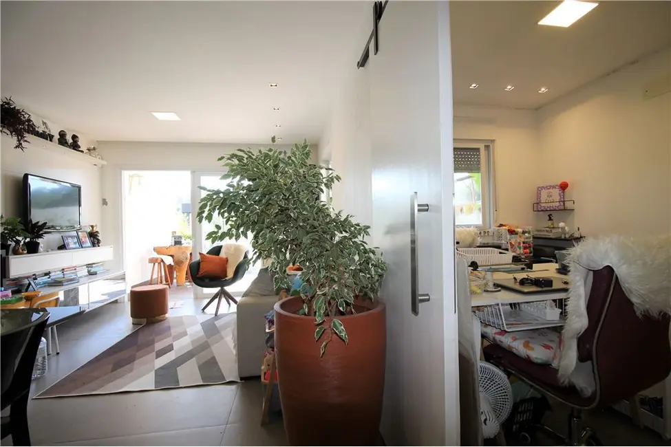 Casa com 3 quartos à venda, 79m2 em Lomba do Pinheiro, Porto Alegre - RS - imagem 4 Foto 4 de Casa com 3 quartos à venda, 79m2 em Lomba do Pinheiro, Porto Alegre - RS