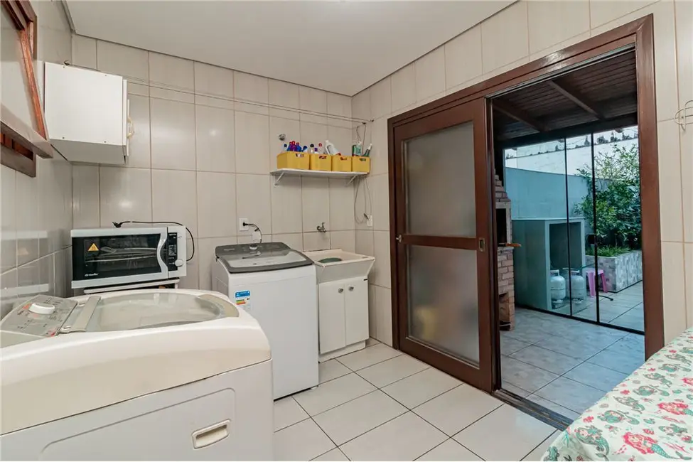 Casa à venda, 161m2 em Jardim Lindóia, Porto Alegre - RS - imagem 9 Foto 9 de Casa à venda, 161m2 em Jardim Lindóia, Porto Alegre - RS