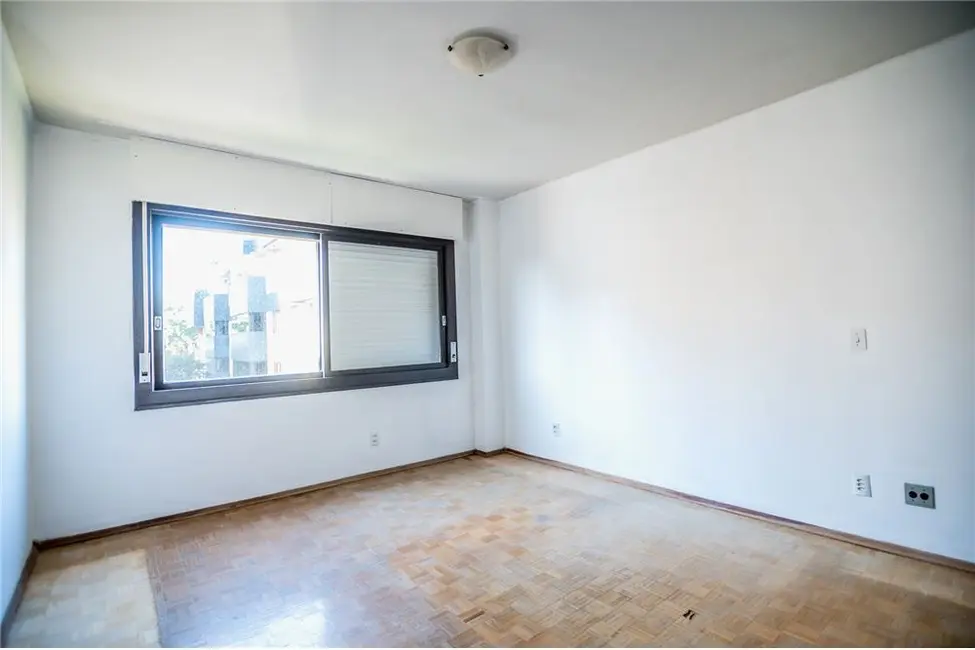 Apartamento com 4 quartos à venda, 156m2 em Higienópolis, Porto Alegre - RS - imagem 9 Foto 9 de Apartamento com 4 quartos à venda, 156m2 em Higienópolis, Porto Alegre - RS