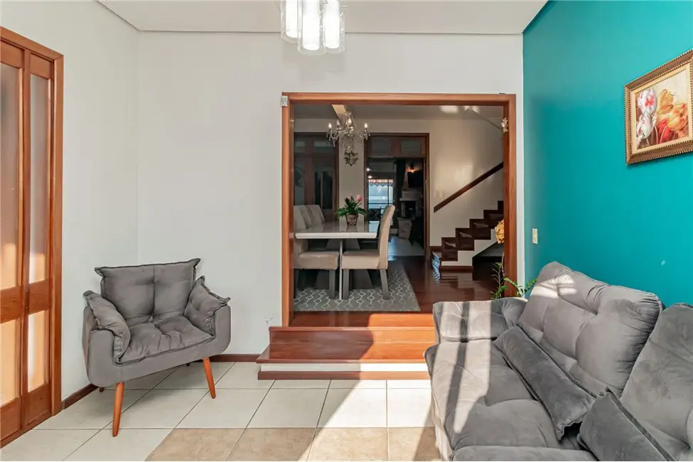 Casa com 4 quartos à venda, 292m2 em Sarandi, Porto Alegre - RS - imagem 4 Foto 4 de Casa com 4 quartos à venda, 292m2 em Sarandi, Porto Alegre - RS