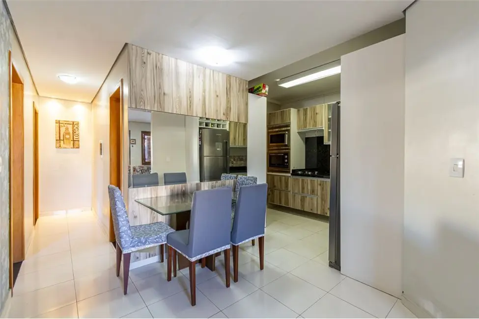 Casa com 2 quartos à venda, 145m2 em São José, Canoas - RS - imagem 6 Foto 6 de Casa com 2 quartos à venda, 145m2 em São José, Canoas - RS