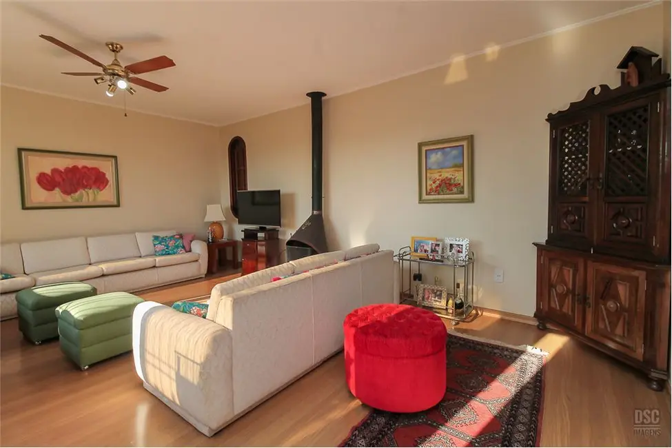 Foto 2 de Casa com 4 quartos à venda, 212m2 em Nonoai, Porto Alegre - RS