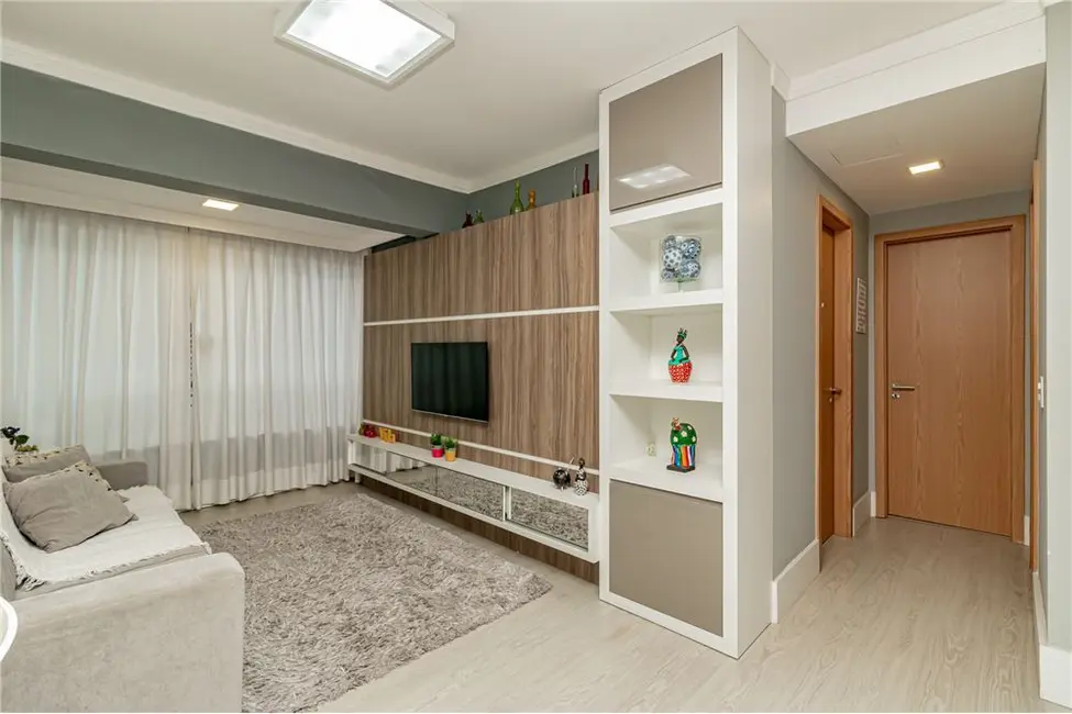 Foto 2 de Apartamento com 2 quartos à venda, 69m2 em Passo da Areia, Porto Alegre - RS