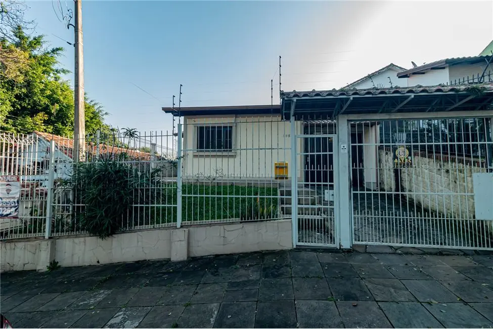 Foto 2 de Casa com 4 quartos à venda, 214m2 em Jardim do Salso, Porto Alegre - RS