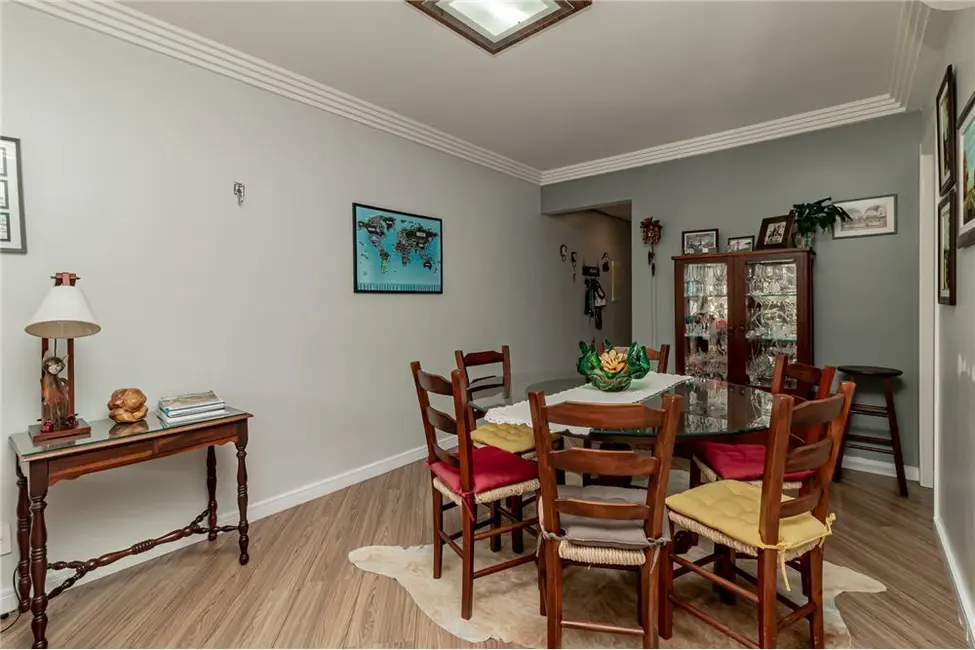 Apartamento com 2 quartos à venda, 90m2 em Higienópolis, Porto Alegre - RS - imagem 4 Foto 4 de Apartamento com 2 quartos à venda, 90m2 em Higienópolis, Porto Alegre - RS