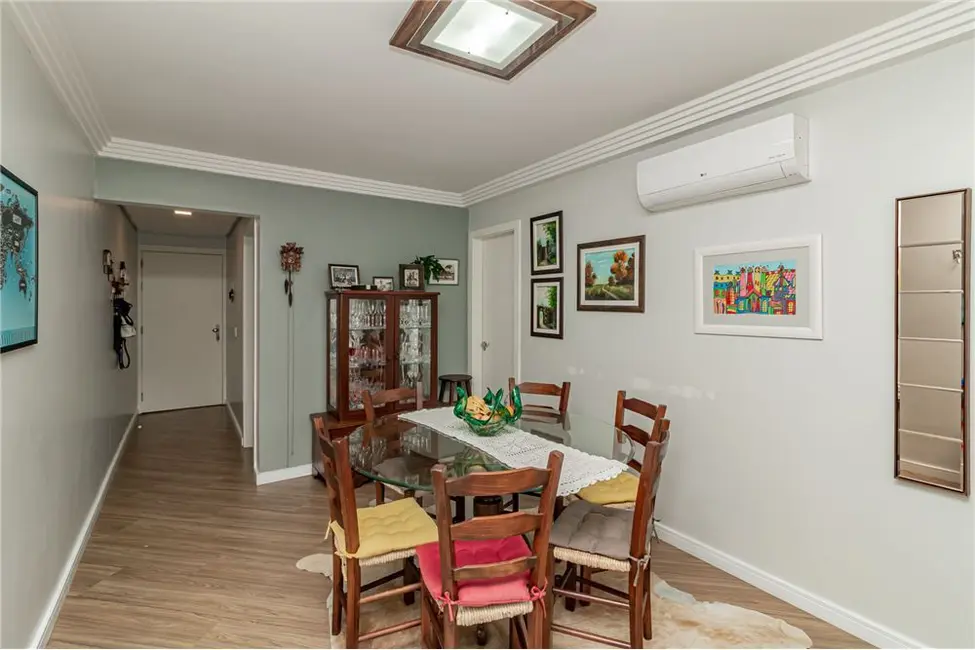 Apartamento com 2 quartos à venda, 90m2 em Higienópolis, Porto Alegre - RS - imagem 6 Foto 6 de Apartamento com 2 quartos à venda, 90m2 em Higienópolis, Porto Alegre - RS