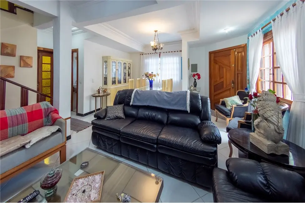 Casa com 4 quartos à venda, 300m2 em Teresópolis, Porto Alegre - RS - imagem 3 Foto 3 de Casa com 4 quartos à venda, 300m2 em Teresópolis, Porto Alegre - RS