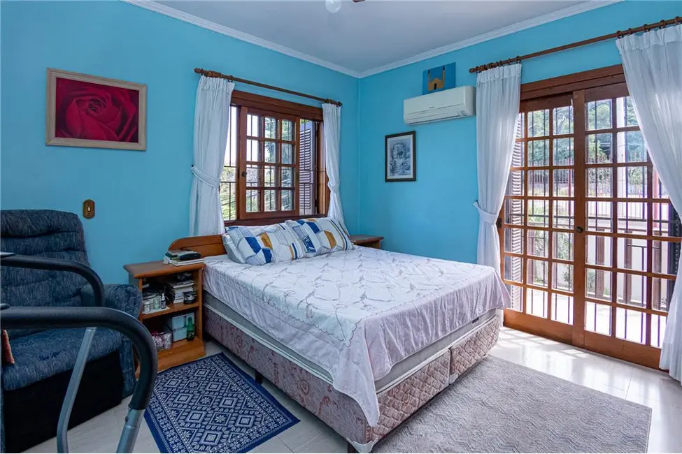 Casa com 4 quartos à venda, 300m2 em Teresópolis, Porto Alegre - RS - imagem 7 Foto 7 de Casa com 4 quartos à venda, 300m2 em Teresópolis, Porto Alegre - RS