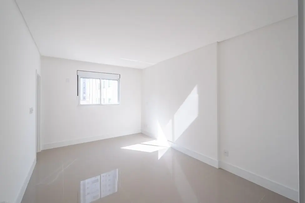 Apartamento com 3 quartos à venda, 116m2 em Centro, Balneario Camboriu - SC - imagem 9 Foto 9 de Apartamento com 3 quartos à venda, 116m2 em Centro, Balneario Camboriu - SC