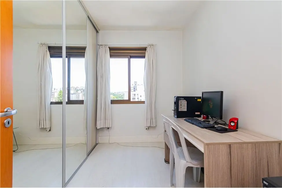 Apartamento com 3 quartos à venda, 78m2 em Passo da Areia, Porto Alegre - RS - imagem 9 Foto 9 de Apartamento com 3 quartos à venda, 78m2 em Passo da Areia, Porto Alegre - RS