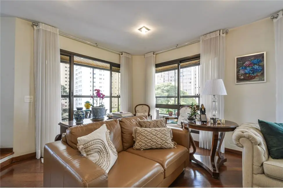 Apartamento com 3 quartos à venda, 193m2 em Moema, São Paulo - SP - imagem 9 Foto 9 de Apartamento com 3 quartos à venda, 193m2 em Moema, São Paulo - SP