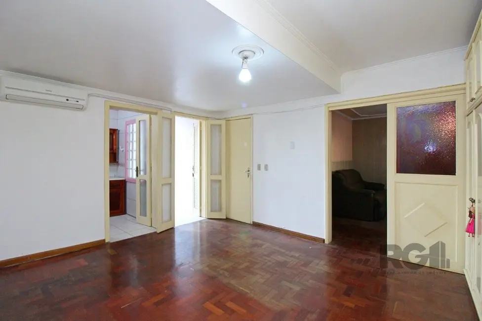 Casa com 3 quartos à venda, 360m2 em Glória, Porto Alegre - RS - imagem 8 Foto 8 de Casa com 3 quartos à venda, 360m2 em Glória, Porto Alegre - RS