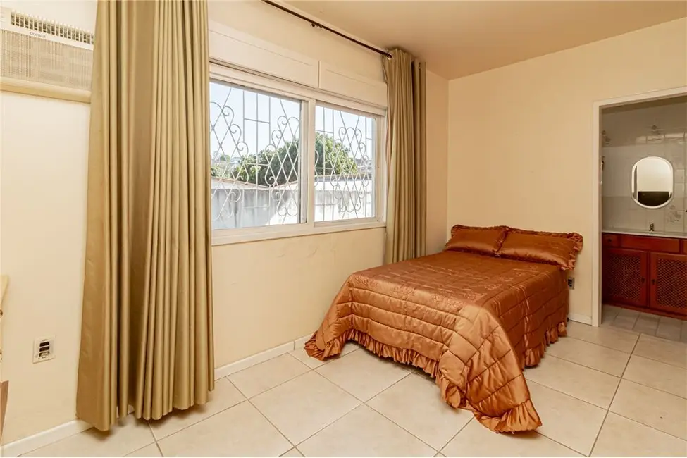 Foto 14 de Casa com 3 quartos à venda, 201m2 em Jardim Sabará, Porto Alegre - RS