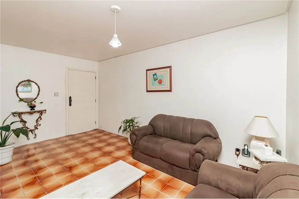 Casa com 3 quartos à venda, 201m2 em Jardim Sabará, Porto Alegre - RS - imagem 4 Foto 4 de Casa com 3 quartos à venda, 201m2 em Jardim Sabará, Porto Alegre - RS