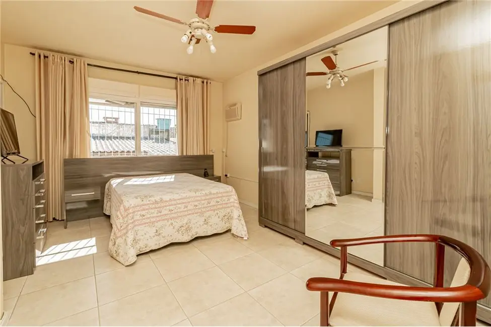 Foto 18 de Casa com 3 quartos à venda, 201m2 em Jardim Sabará, Porto Alegre - RS