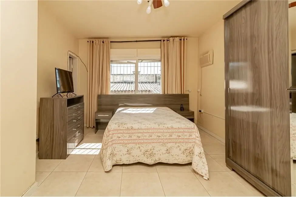 Foto 19 de Casa com 3 quartos à venda, 201m2 em Jardim Sabará, Porto Alegre - RS