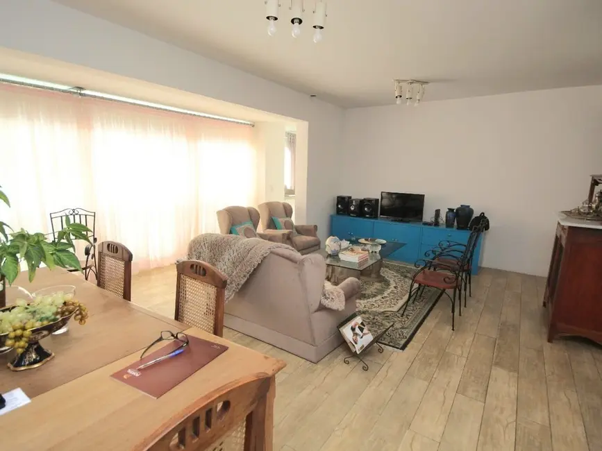 Apartamento com 3 quartos à venda, 125m2 em Jardim Europa, Porto Alegre - RS - imagem 6 Foto 6 de Apartamento com 3 quartos à venda, 125m2 em Jardim Europa, Porto Alegre - RS