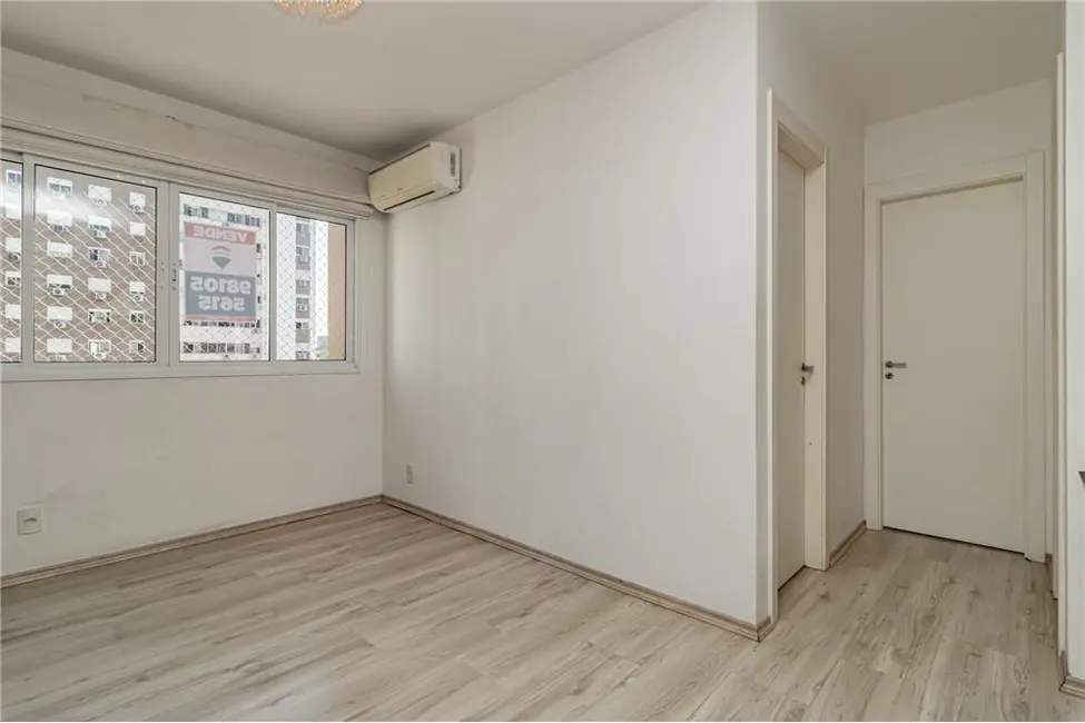 Foto 4 de Apartamento com 2 quartos à venda, 58m2 em Passo da Areia, Porto Alegre - RS