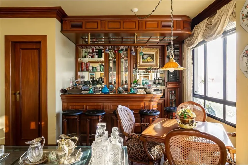 Apartamento com 4 quartos à venda, 244m2 em Centro, Florianopolis - SC - imagem 8 Foto 8 de Apartamento com 4 quartos à venda, 244m2 em Centro, Florianopolis - SC