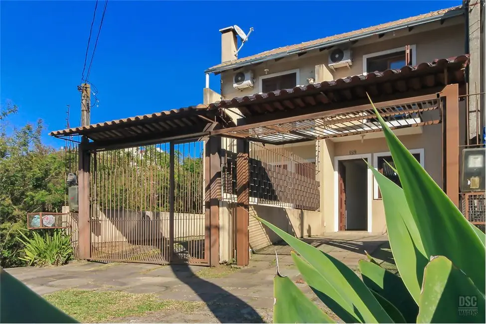 Foto 1 de Casa com 2 quartos à venda, 77m2 em Guarujá, Porto Alegre - RS