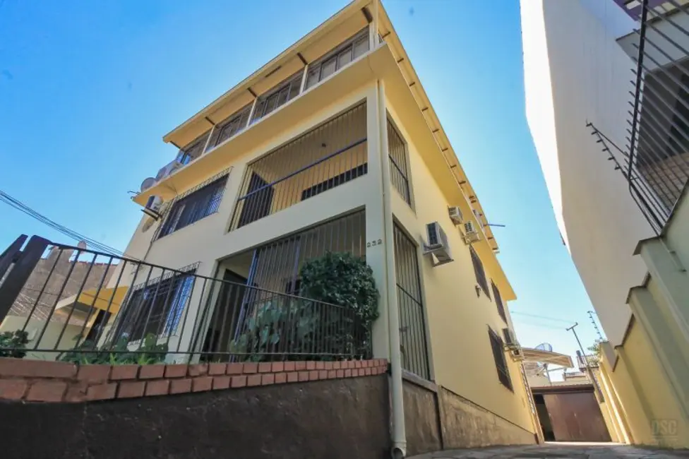 Foto 1 de Casa com 7 quartos à venda, 330m2 em Nonoai, Porto Alegre - RS