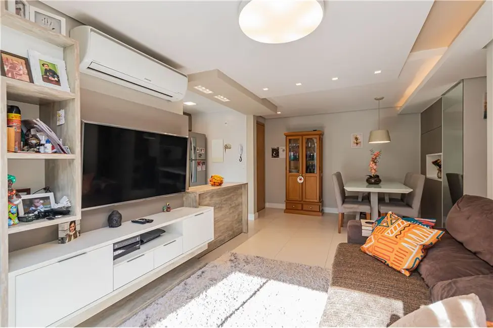 Apartamento à venda, 69m2 em Passo da Areia, Porto Alegre - RS - imagem 6 Foto 6 de Apartamento à venda, 69m2 em Passo da Areia, Porto Alegre - RS