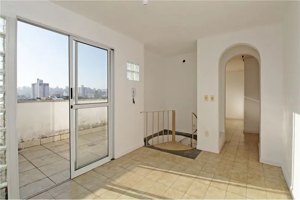 Cobertura com 2 quartos à venda, 75m2 em Santana, Porto Alegre - RS - imagem 6 Foto 6 de Cobertura com 2 quartos à venda, 75m2 em Santana, Porto Alegre - RS