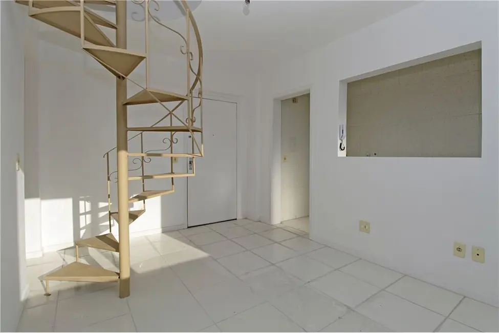 Cobertura com 2 quartos à venda, 75m2 em Santana, Porto Alegre - RS - imagem 4 Foto 4 de Cobertura com 2 quartos à venda, 75m2 em Santana, Porto Alegre - RS
