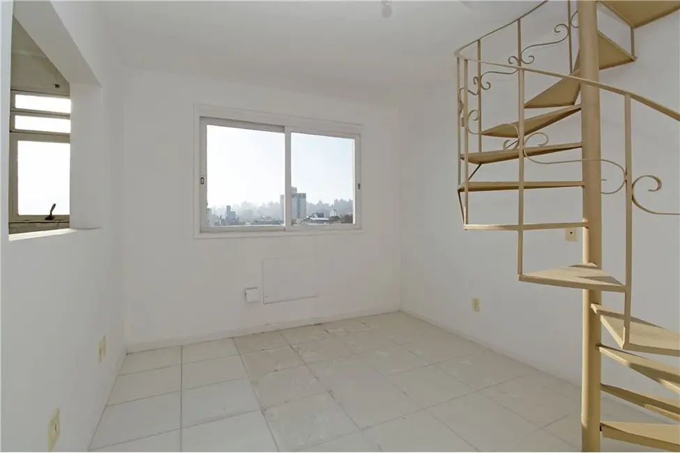 Cobertura com 2 quartos à venda, 75m2 em Santana, Porto Alegre - RS - imagem 5 Foto 5 de Cobertura com 2 quartos à venda, 75m2 em Santana, Porto Alegre - RS