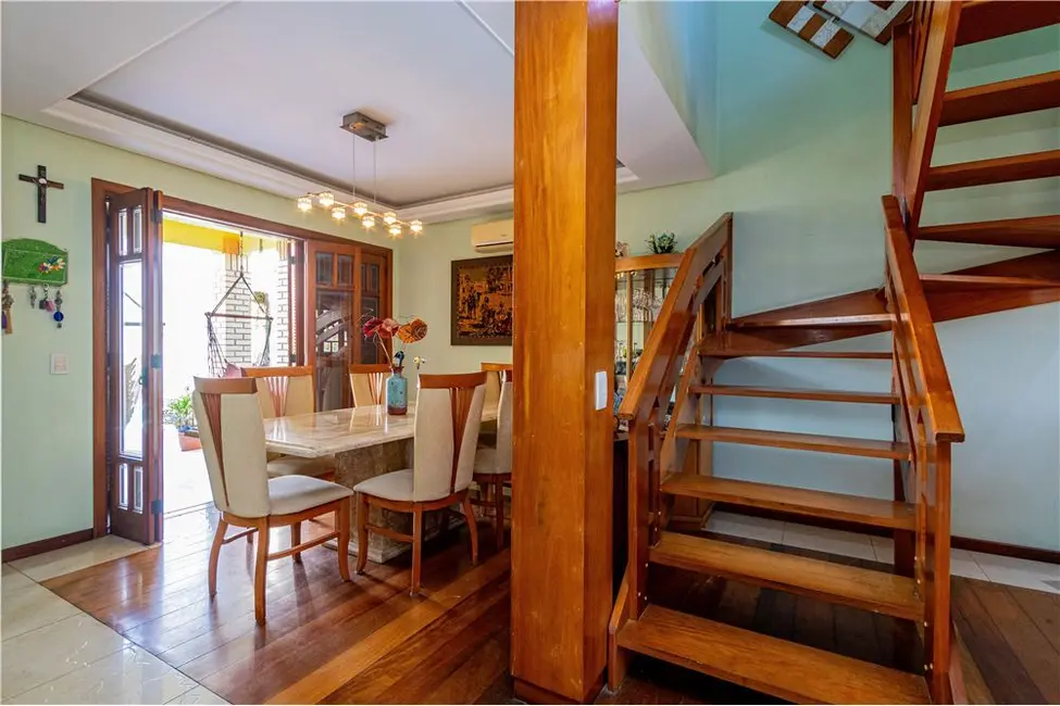 Casa com 4 quartos à venda, 306m2 em Jardim Lindóia, Porto Alegre - RS - imagem 7 Foto 7 de Casa com 4 quartos à venda, 306m2 em Jardim Lindóia, Porto Alegre - RS